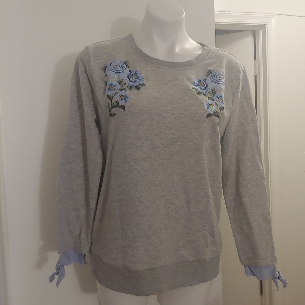 St John's bay gray floral adorable sweater